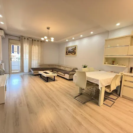 Flori Center Apartment *